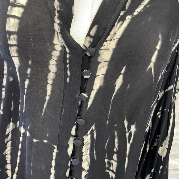 Parker Black and Cream Silk Relaxed Blouse with Mandarin Collar - Picture 2 of 6